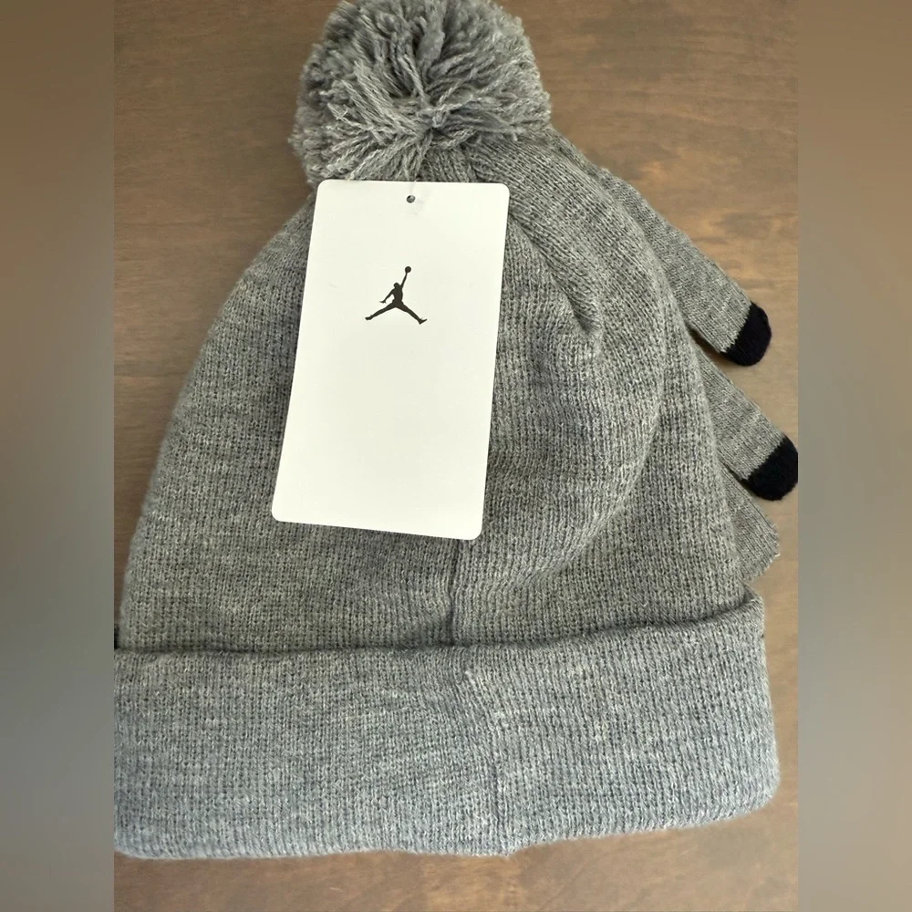 NWT Jordan Gray Beanie and Gloves Set